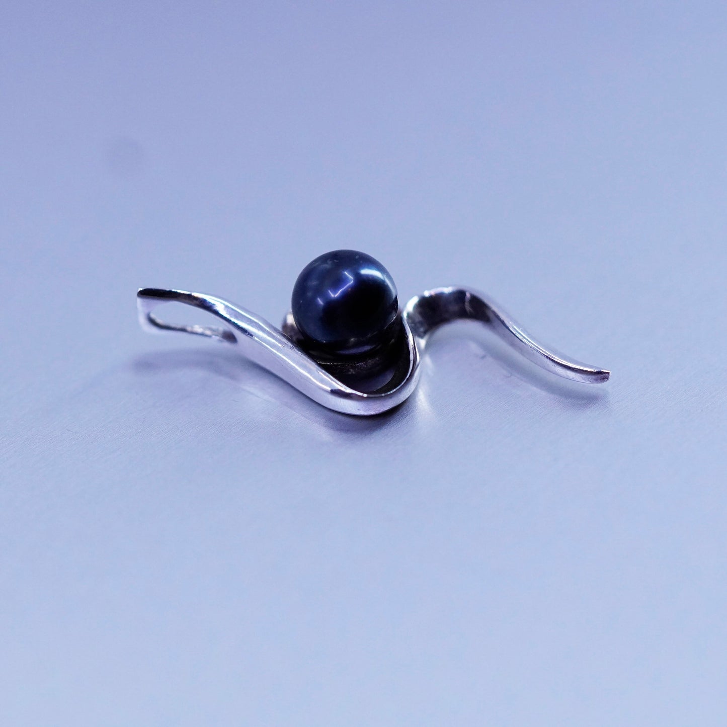 Vintage sterling 925 silver handmade wavy pendant with black pearl