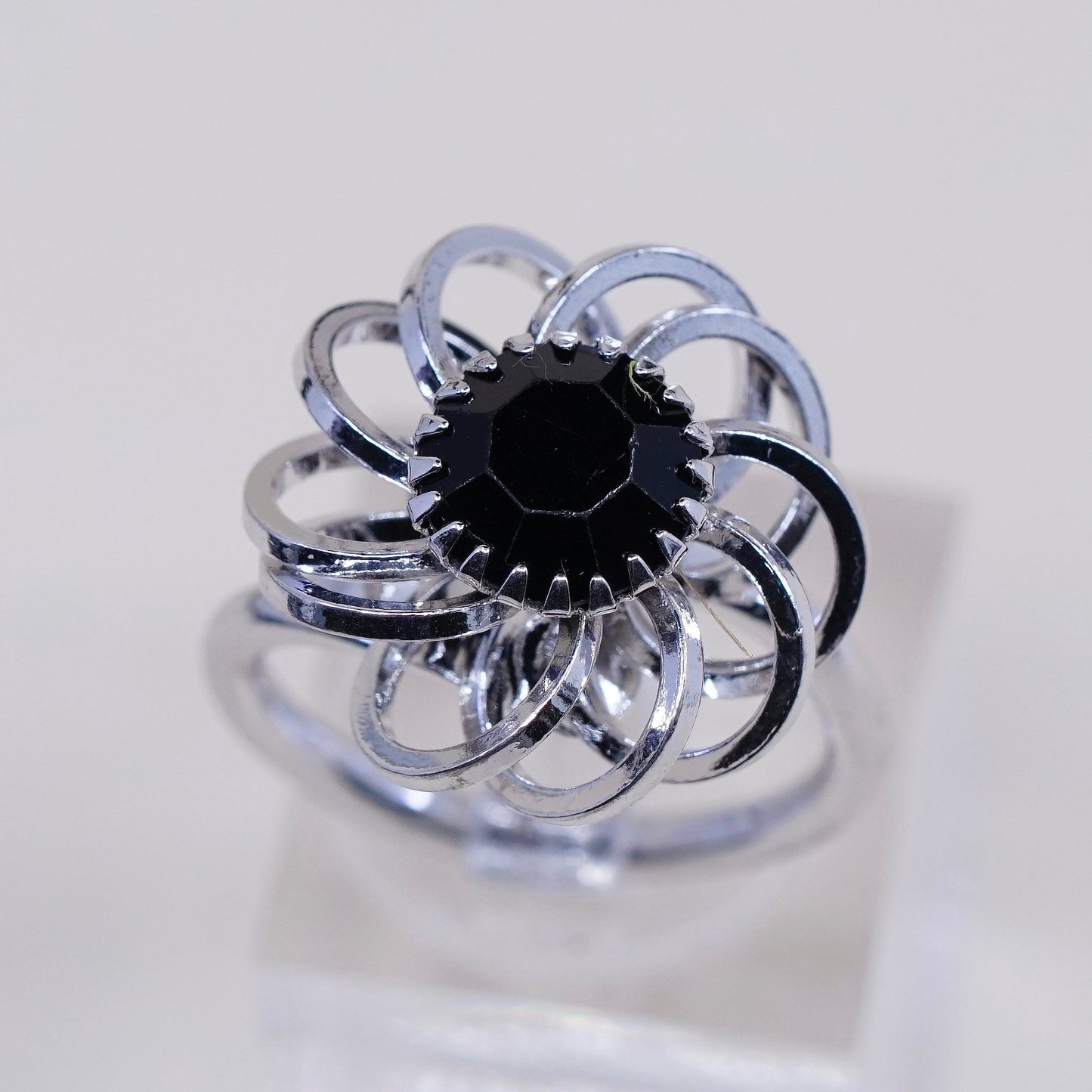 Size 6.5, vtg Sarah COV silver tone ring, flower w/ black glass details