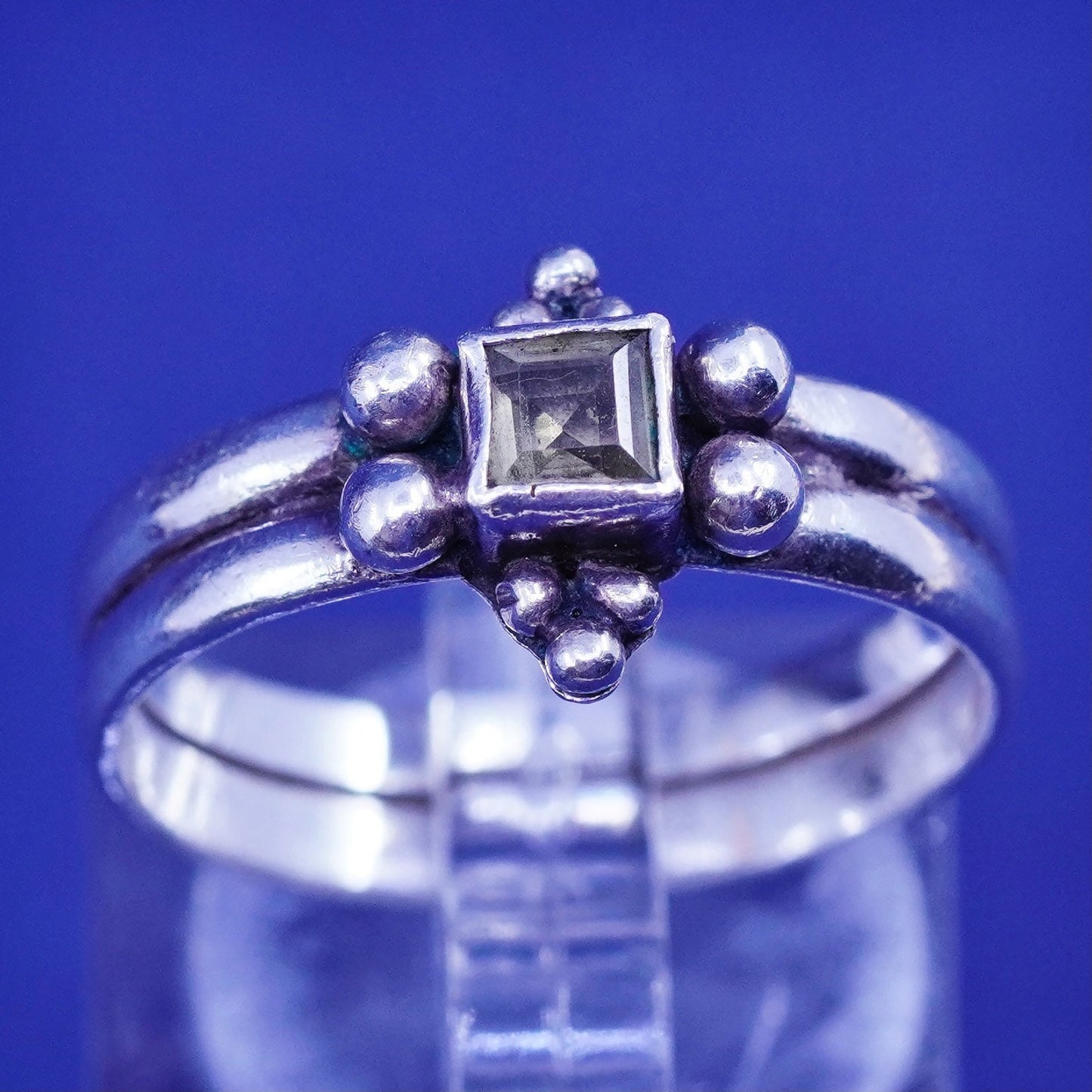 Size 7.75, vtg Sterling silver handmade ring, 925 stackable band with peridot