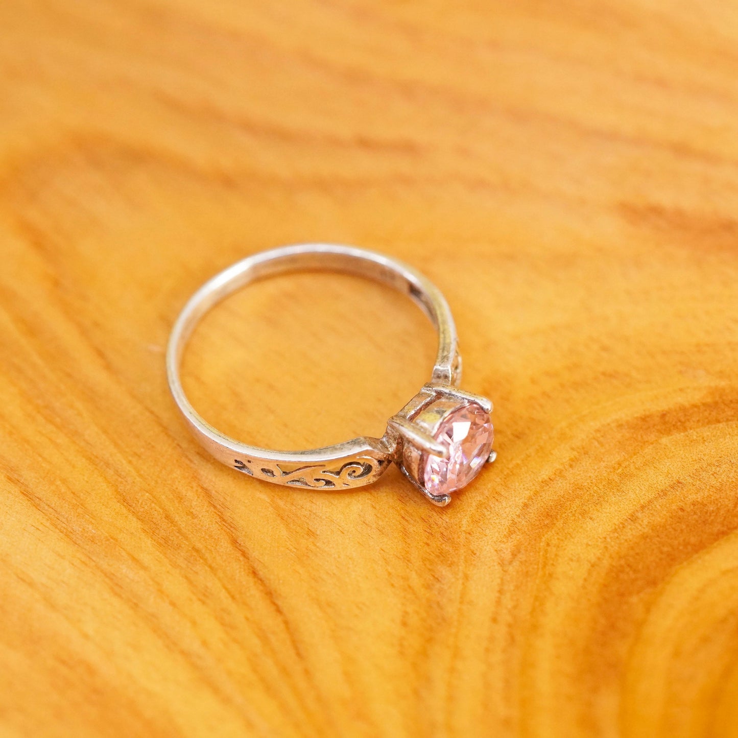 Size 8, vintage Sterling 925 silver handmade ring with pink Quartz