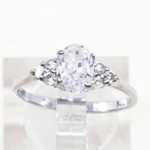 Sz 7, Vtg Sterling silver Engagement ring, 925 silver band W/ CZ