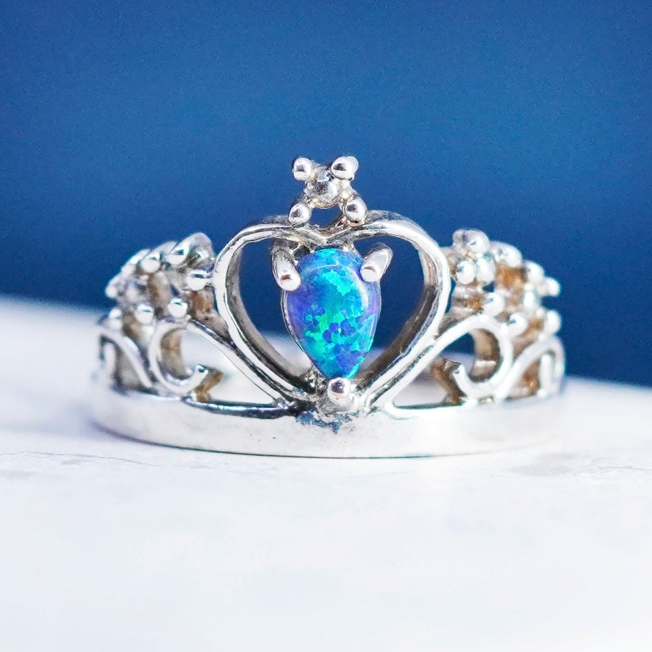 Size 7.25, vintage sterling 925 silver handmade crown ring with opal