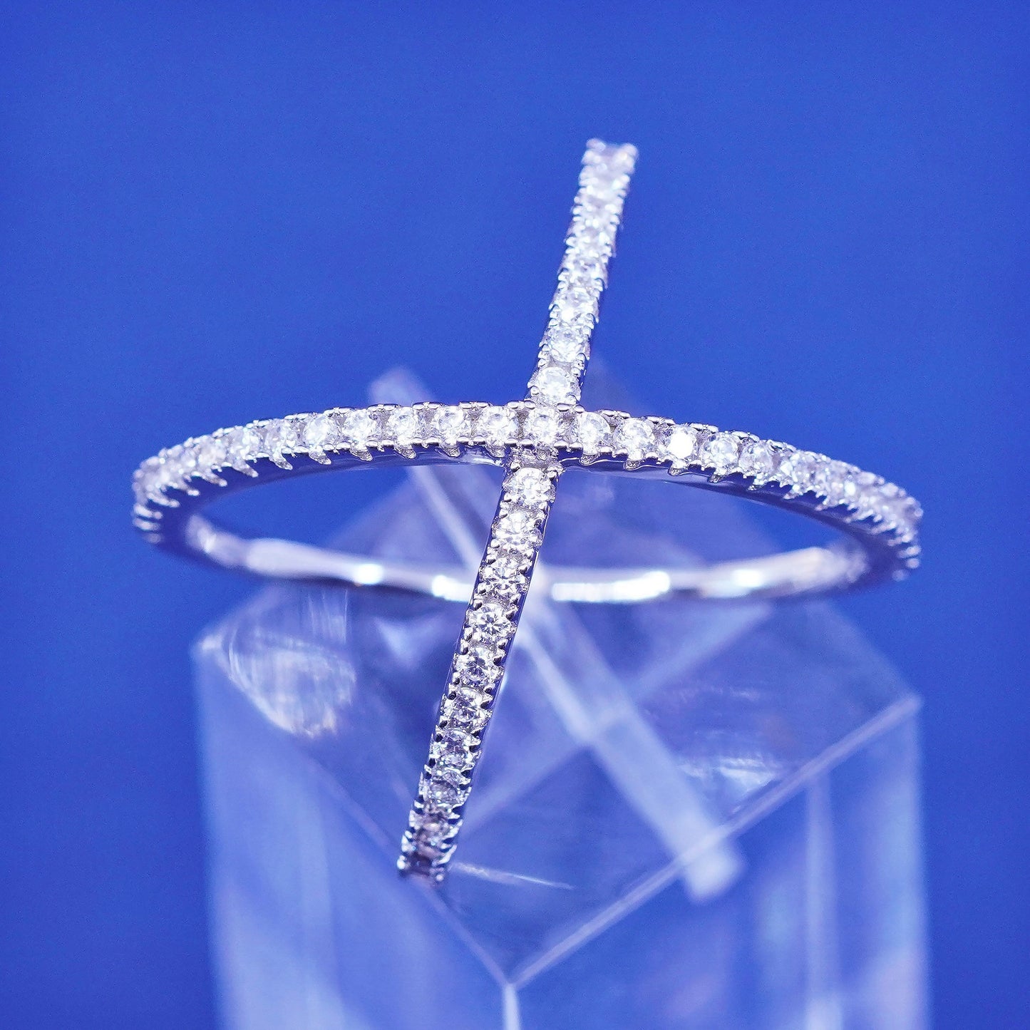 Size 6, vintage sterling 925 silver ring with cluster Cz, cross band