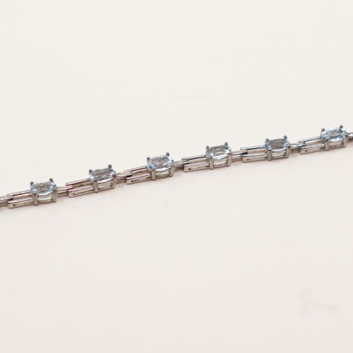 7", VTG Sterling silver fashionable tennis bracelet, 925 Link chain with topaz