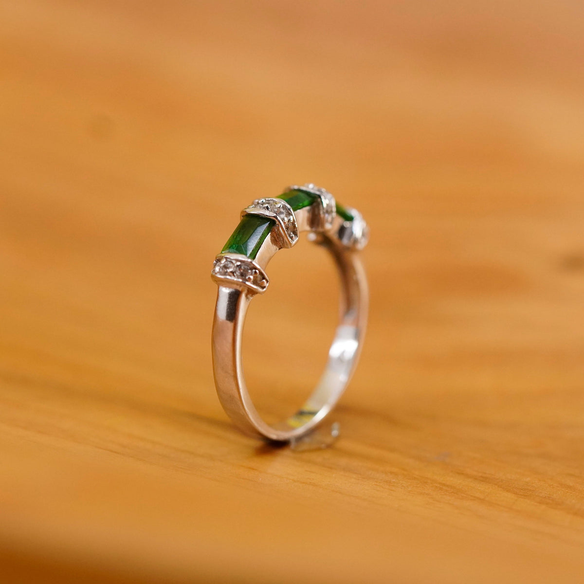 Size 8.5, vtg Sterling 925 silver handmade stackable band ring with peridot cz