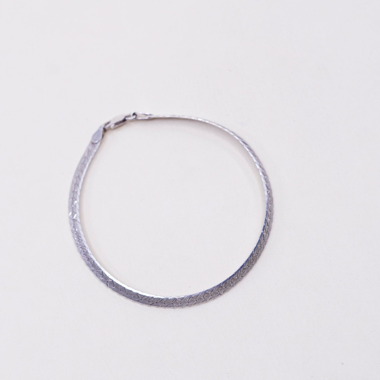 7.75”, 5mm, vtg sterling silver textured herringbone bracelet, Italy 925 chain