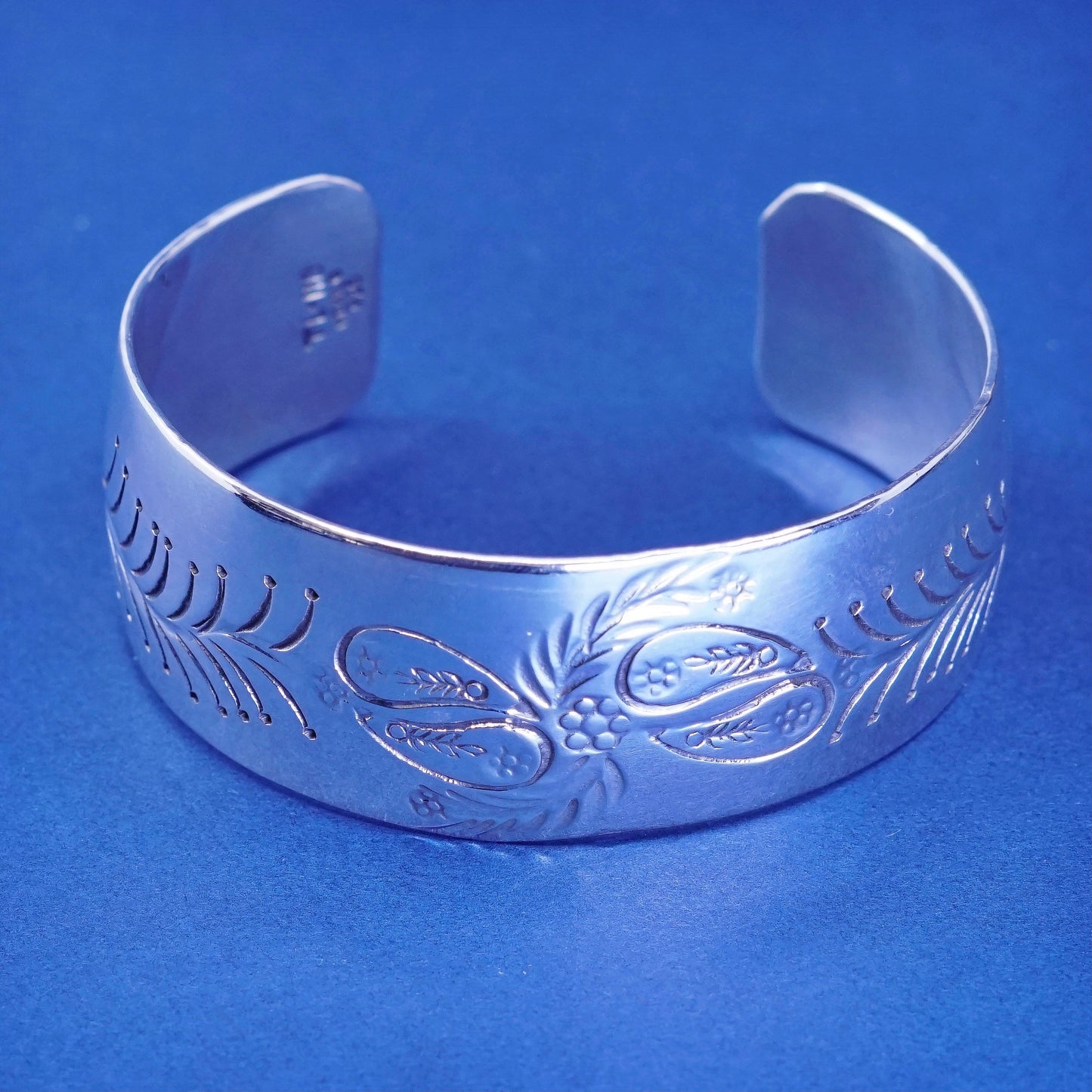 6.25”, vtg sterling silver bracelet, Southwestern wide 925 cuff with flower