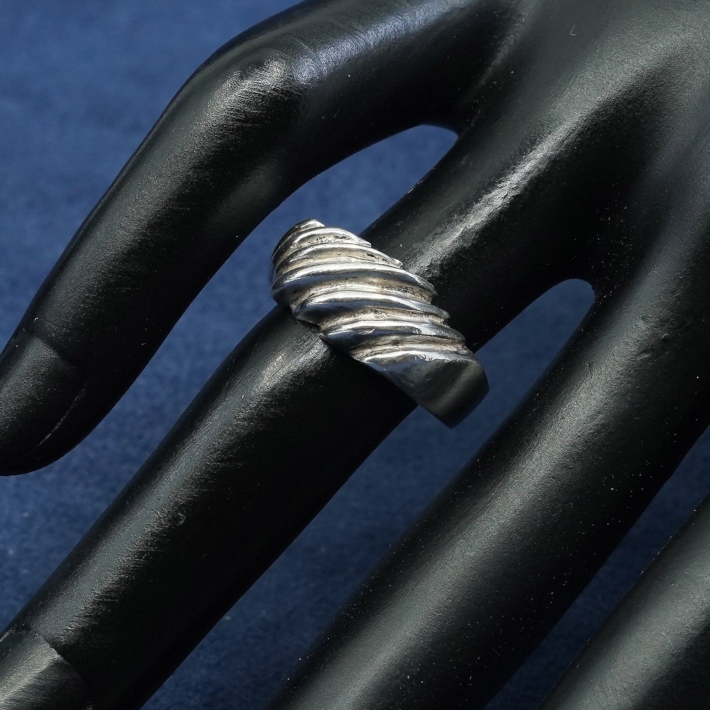 sz 7, vtg minimalist, simple Sterling silver handmade ribbed 925 statement ring