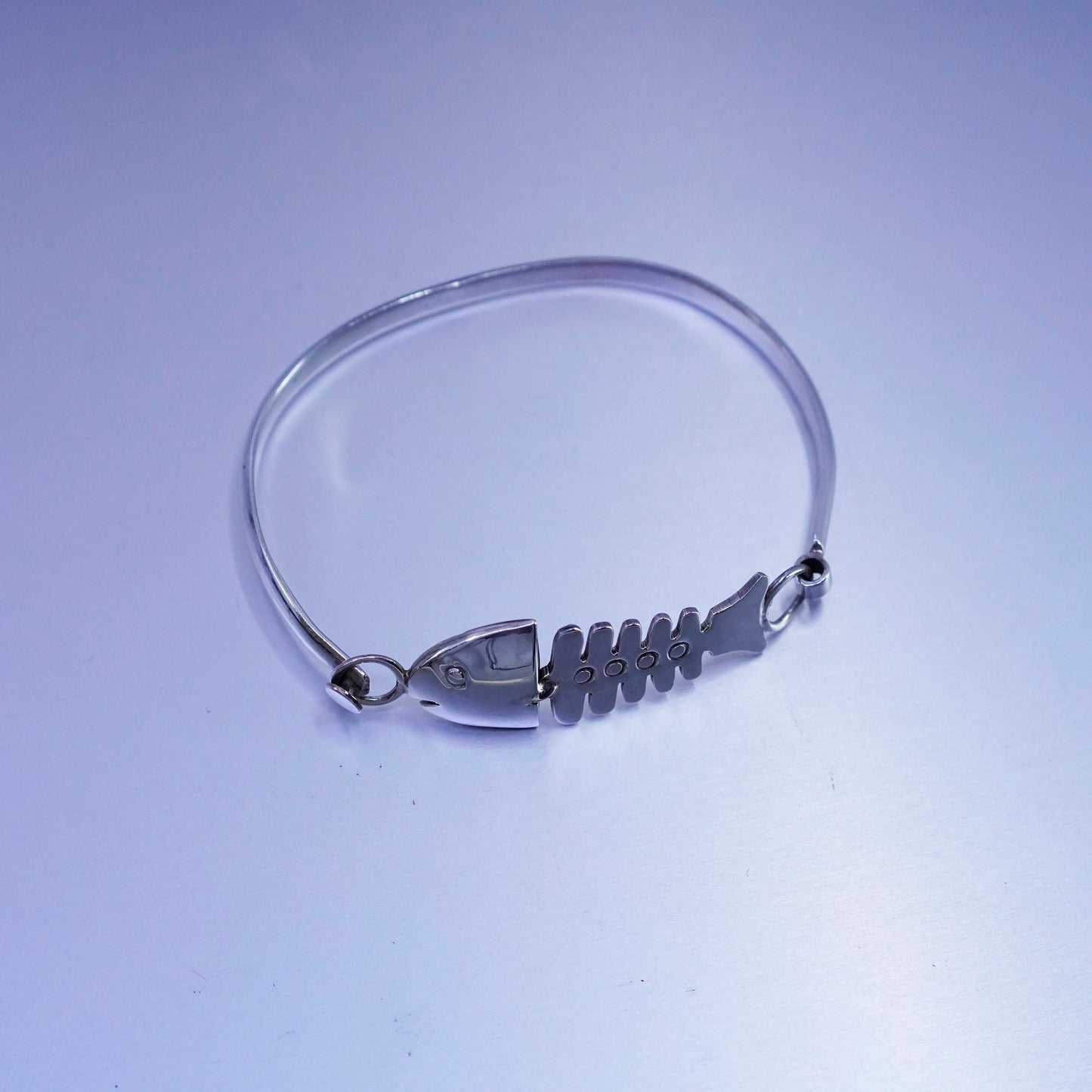 7.75”, vtg Sterling 925 silver handmade bracelet, hinged bangle w/ fish bone