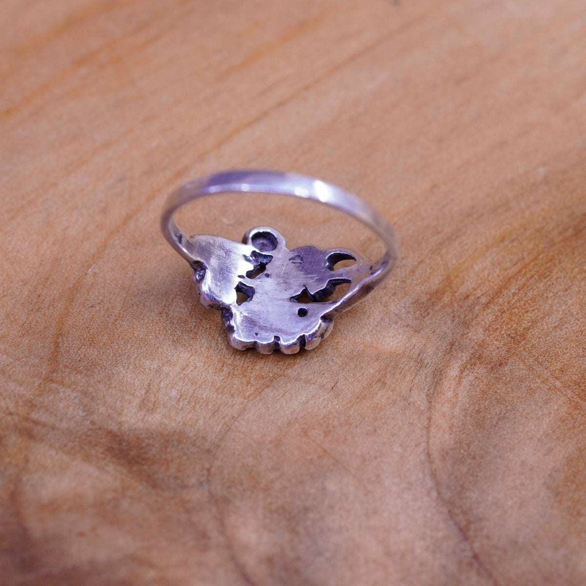 Size 7, vintage Sterling 925 silver handmade grapes leaves ring with amethyst