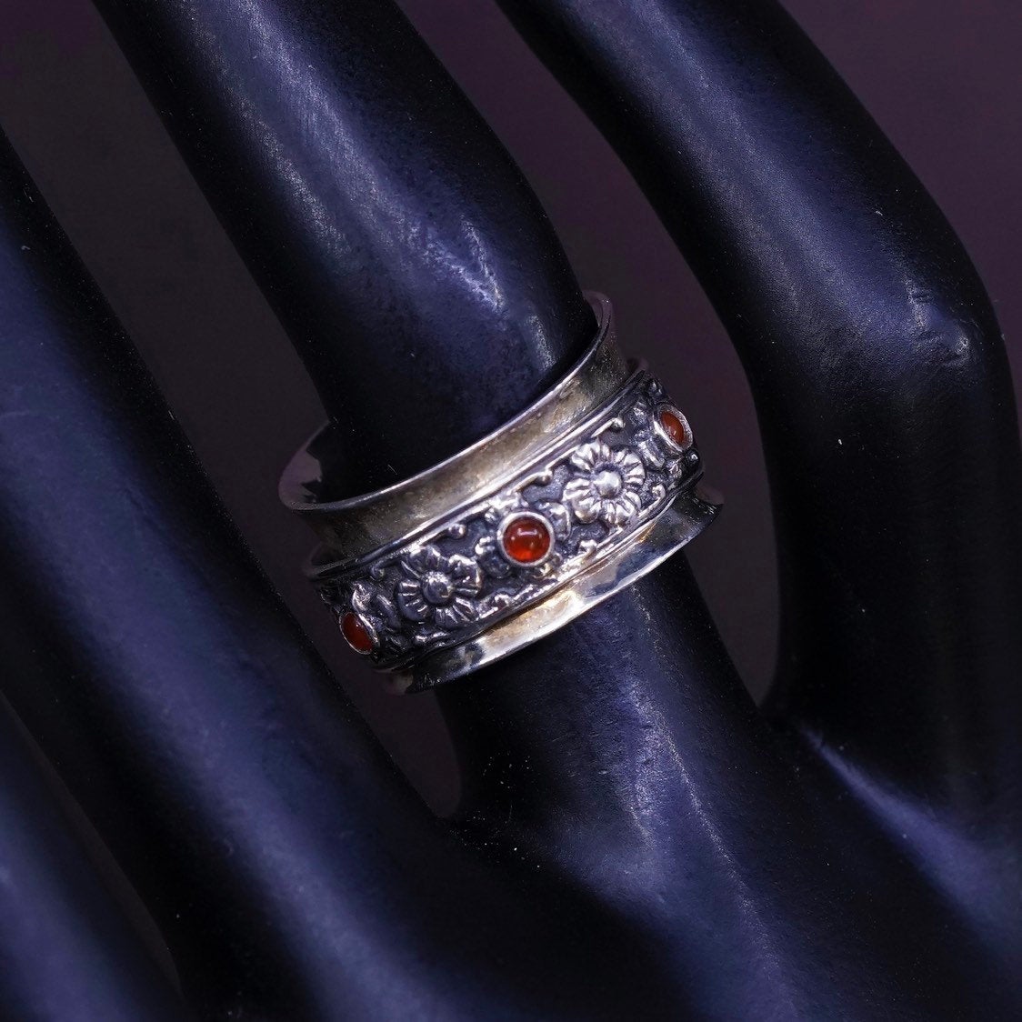 sz 5, Israel Sterling silver spinner ring, 925 band w/ floral spinner N garnet