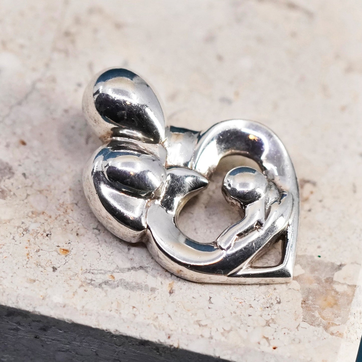 vtg modern Sterling silver handmade pendant, 925 heart parents holding a baby