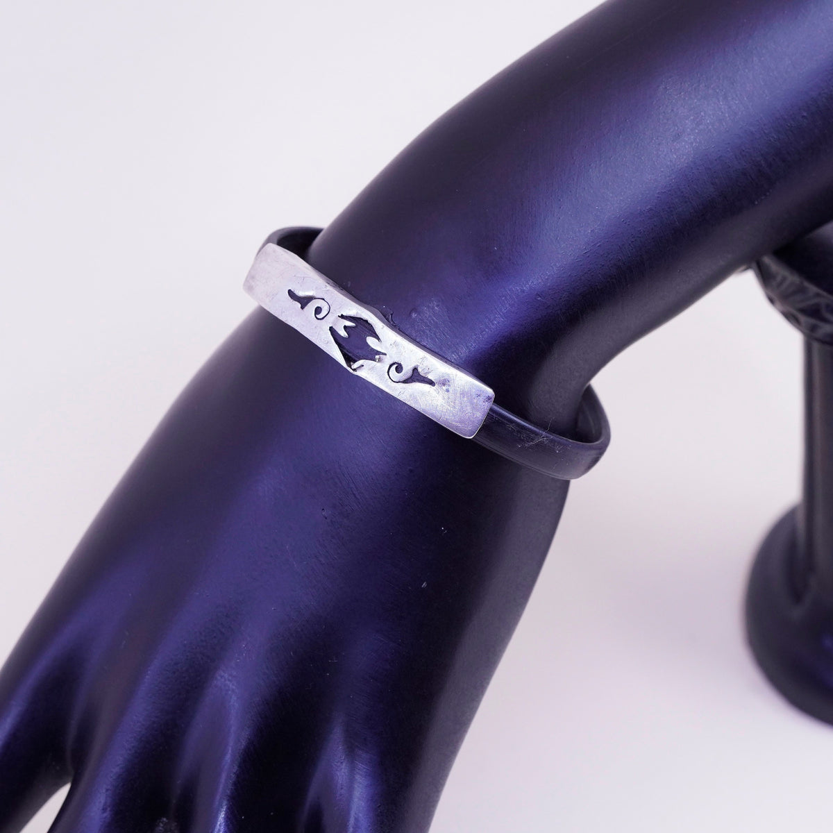 7.5”, Vintage black rubber chain with sterling 925 silver bar
