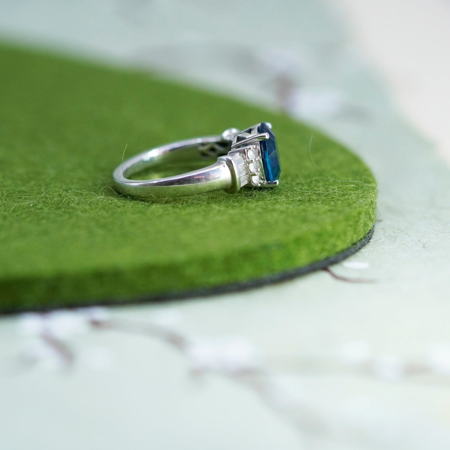 Size 9, 925 Sterling silver statement ring w/ oval blue Spinel and white topaz