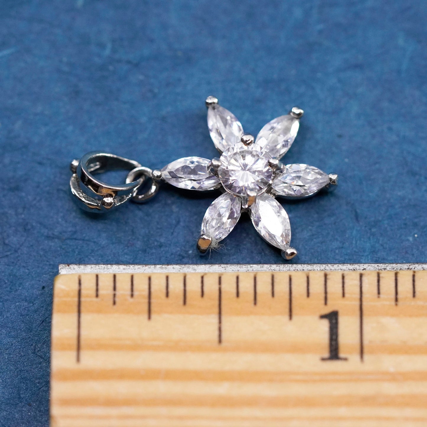 Vintage sterling silver handmade pendant, 925 flower circle with cz