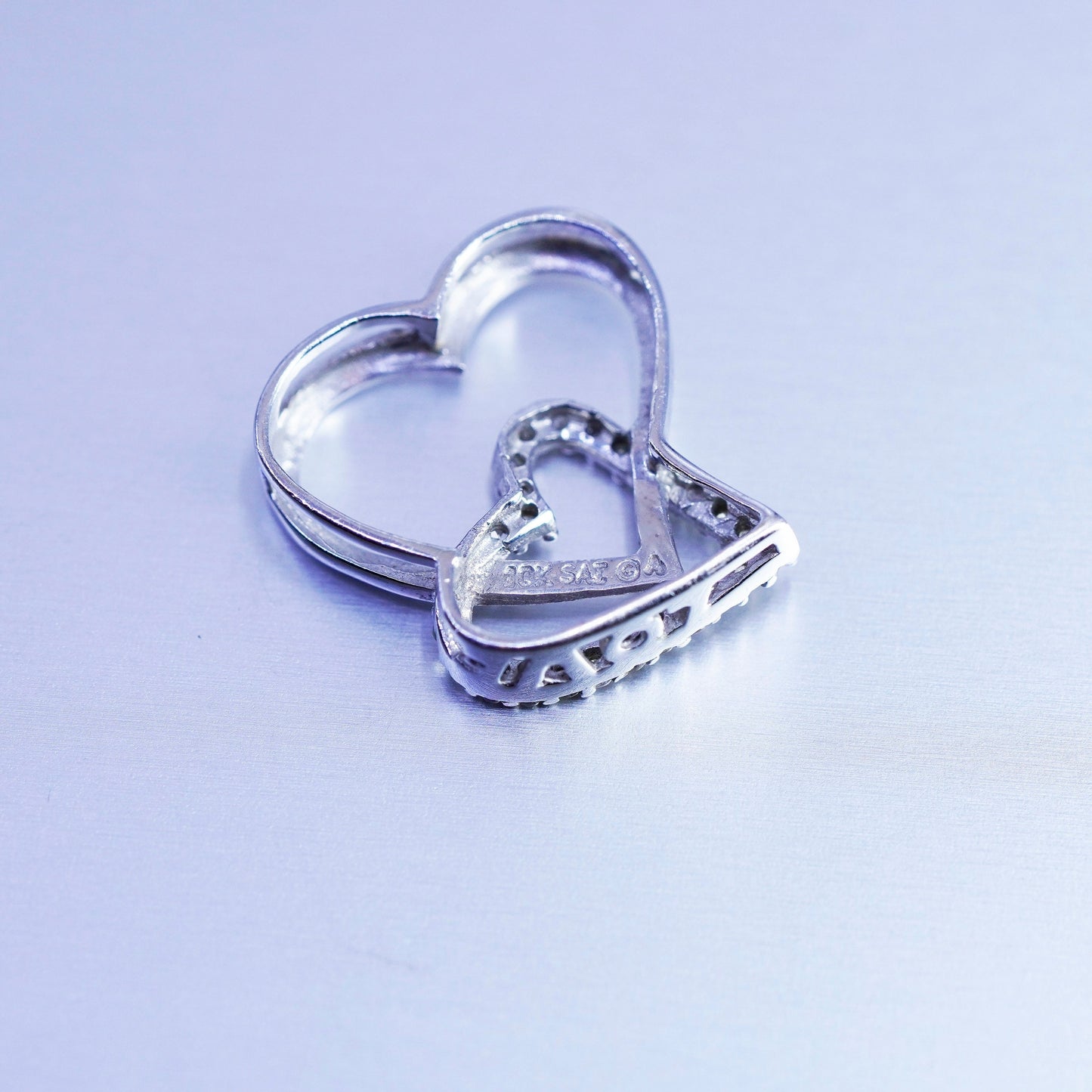 1g, Vintage 10K white gold double heart pendant with with cluster diamonds