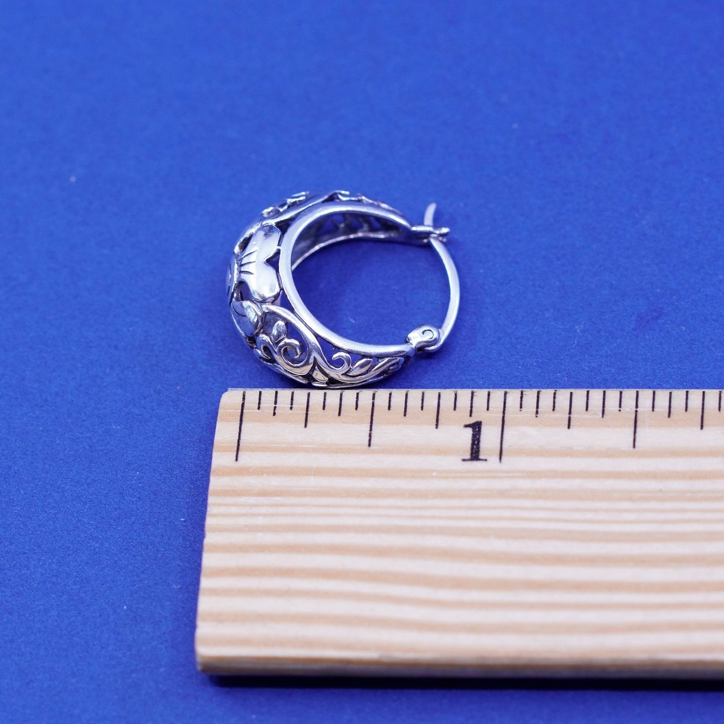 0.75”, vtg Sterling silver handmade earrings, flower 925 filigree hoops Huggie