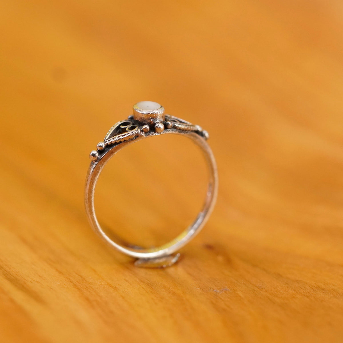 Size 7, vintage Sterling 925 silver handmade ring with mother of pearl filigree