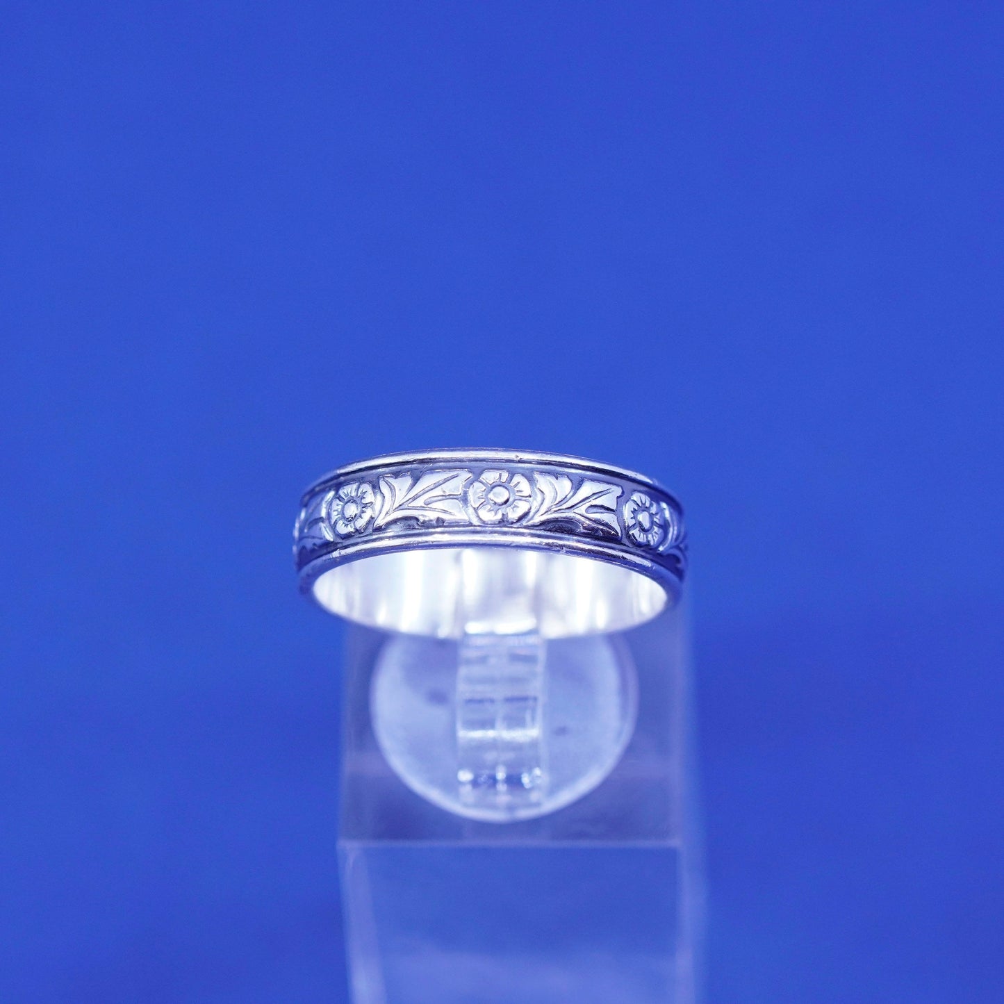 Size 10, vtg wheeler Sterling silver handmade ring, 925 band w/ flower relief