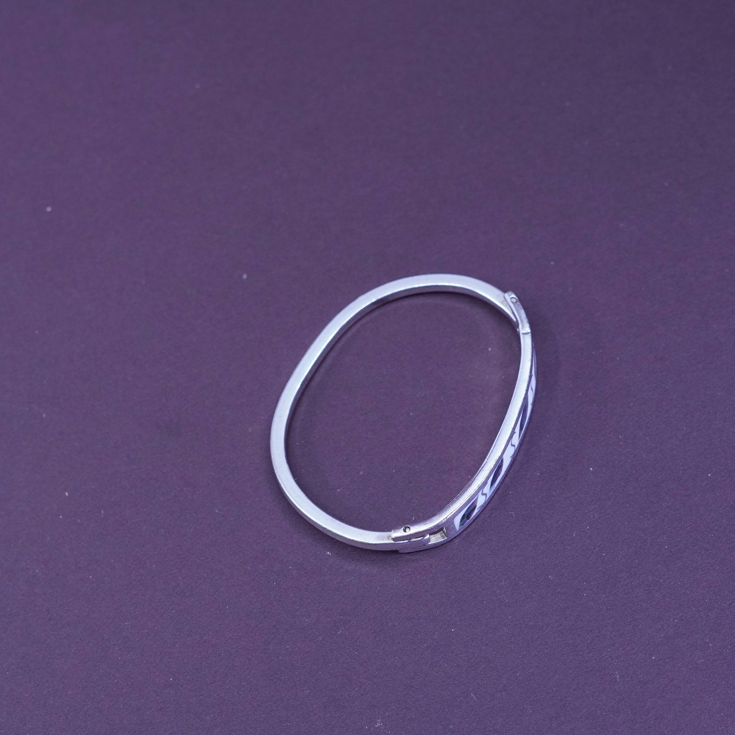 5.5”, Taxco alpaca silver handmade bracelet, hinged bangle with abalone leaves