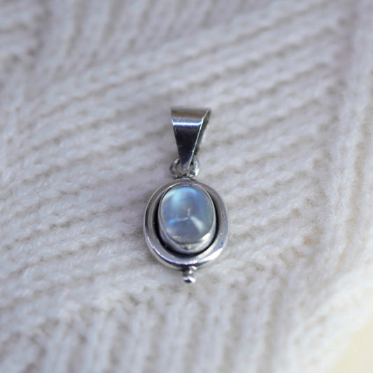 Vintage Sterling 925 silver handmade pendant with oval moonstone