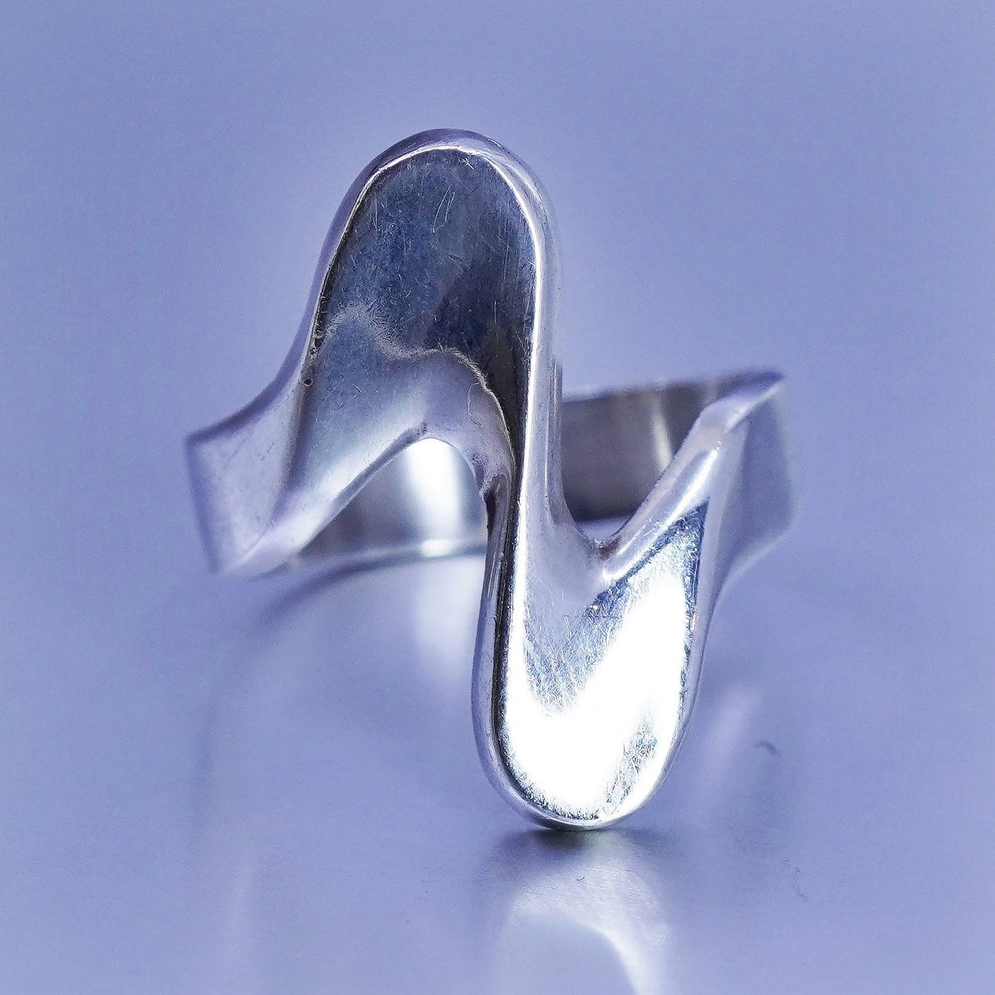 Size 8.5, vintage southwestern Sterling 925 silver ribbed ring, band