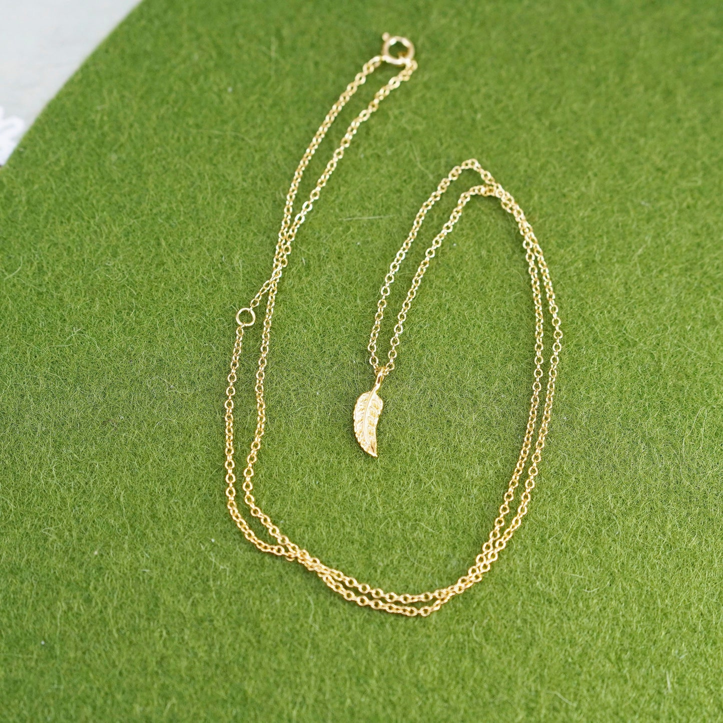 18”, vintage vermeil gold circle sterling 925 silver necklace feather pendant