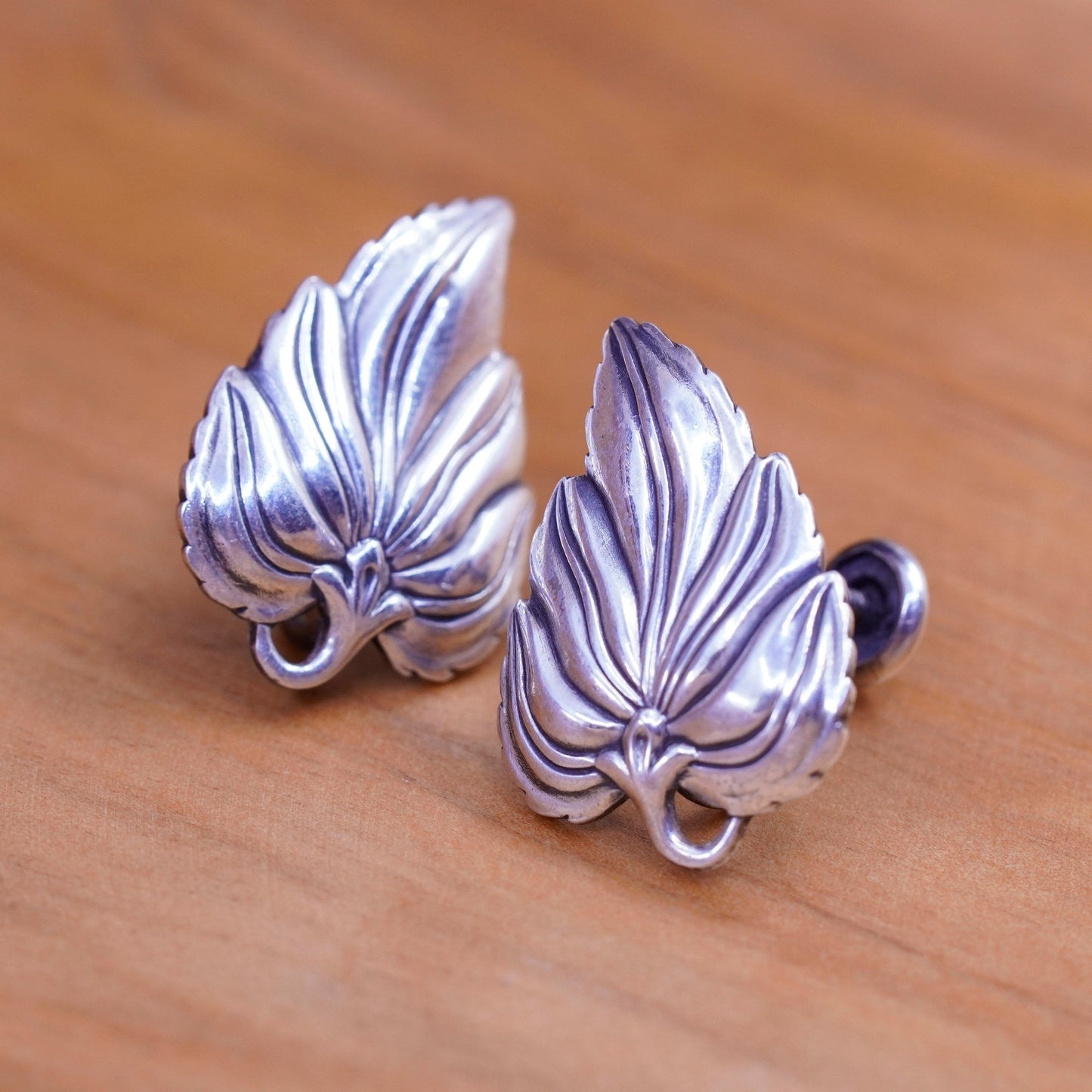vtg danecraft Sterling silver handmade earrings, 925 leaf screw back earrings