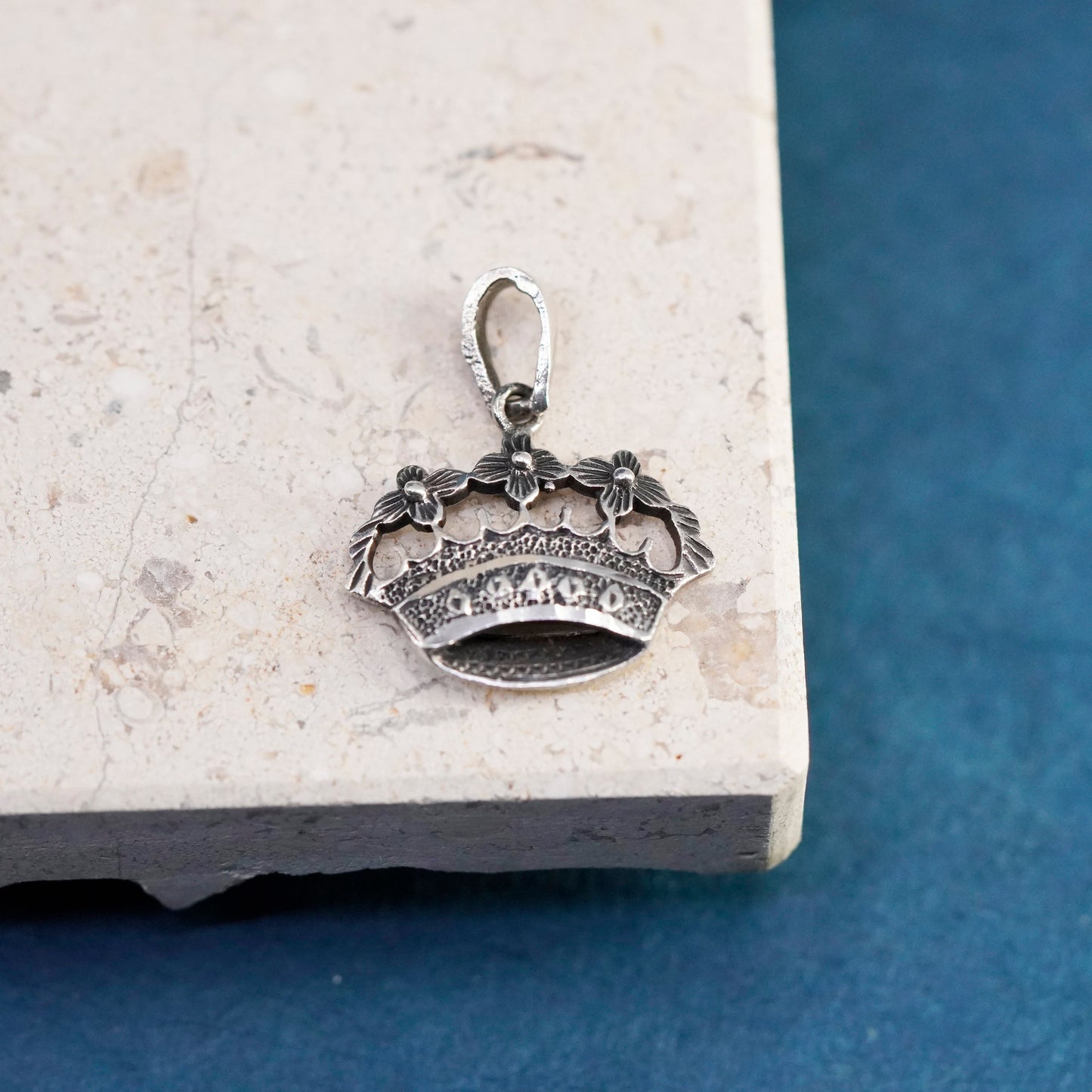 Vintage Sterling silver handmade pendant, 925 crown with flower
