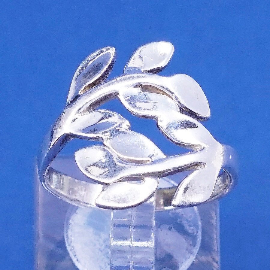Size 8, vtg Sterling silver handmade ring, 925 band w/ leaves