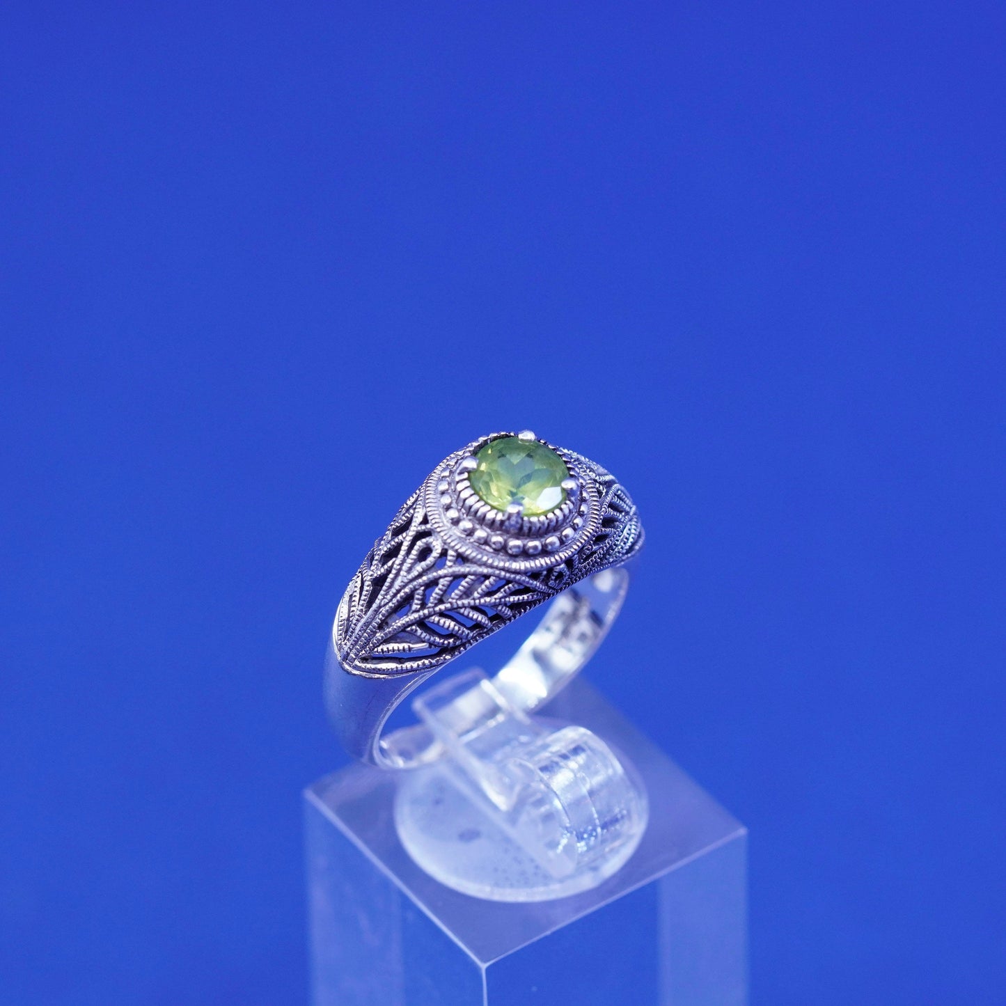 Size 8.25, vintage Sterling 925 silver handmade filigree ring with peridot