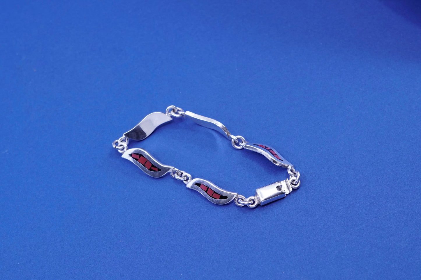 7”, vtg mexico Sterling silver handmade bracelet, 925 wavy link with red jasper