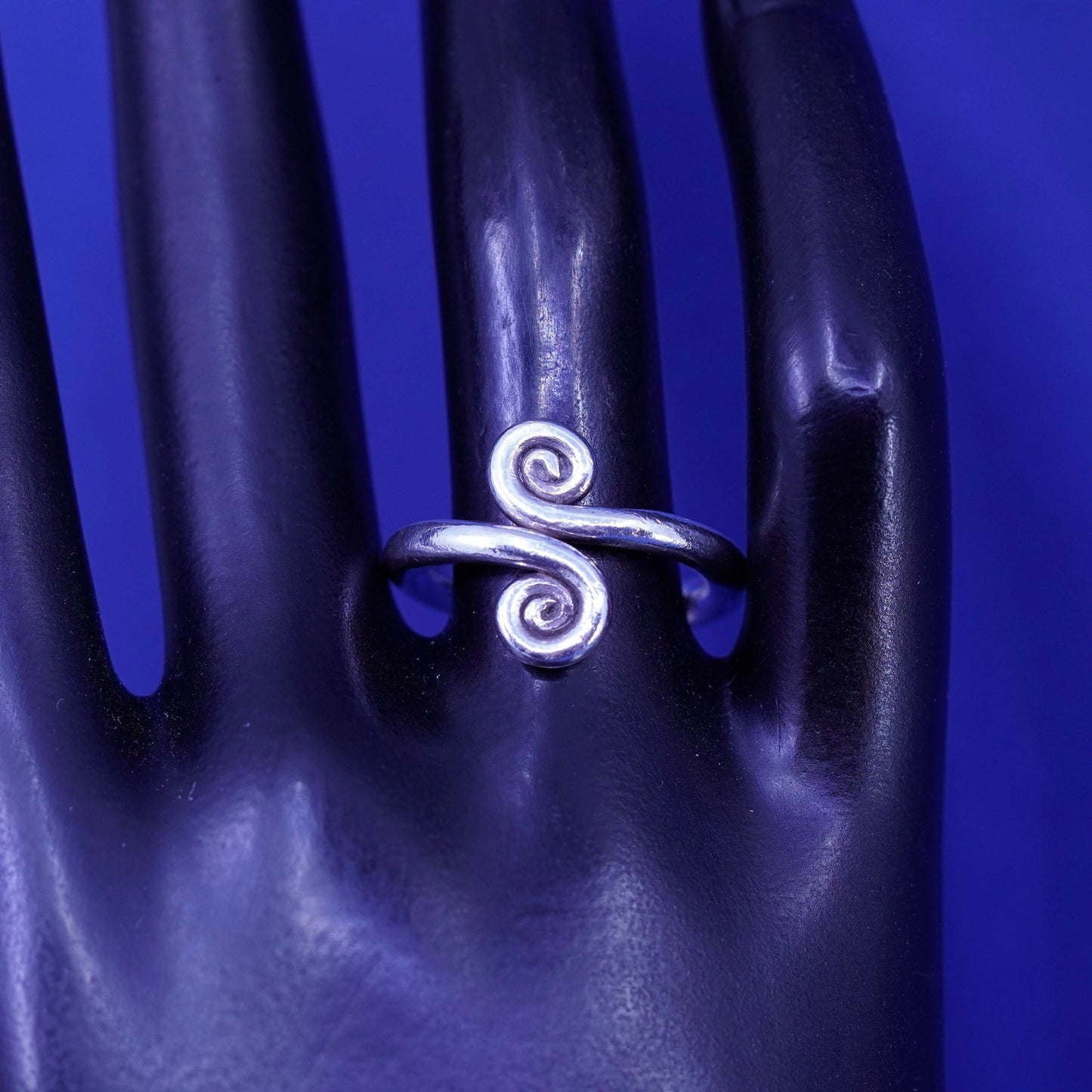 Size 6.5, vintage Sterling silver handmade ring, 925 wide swirly band