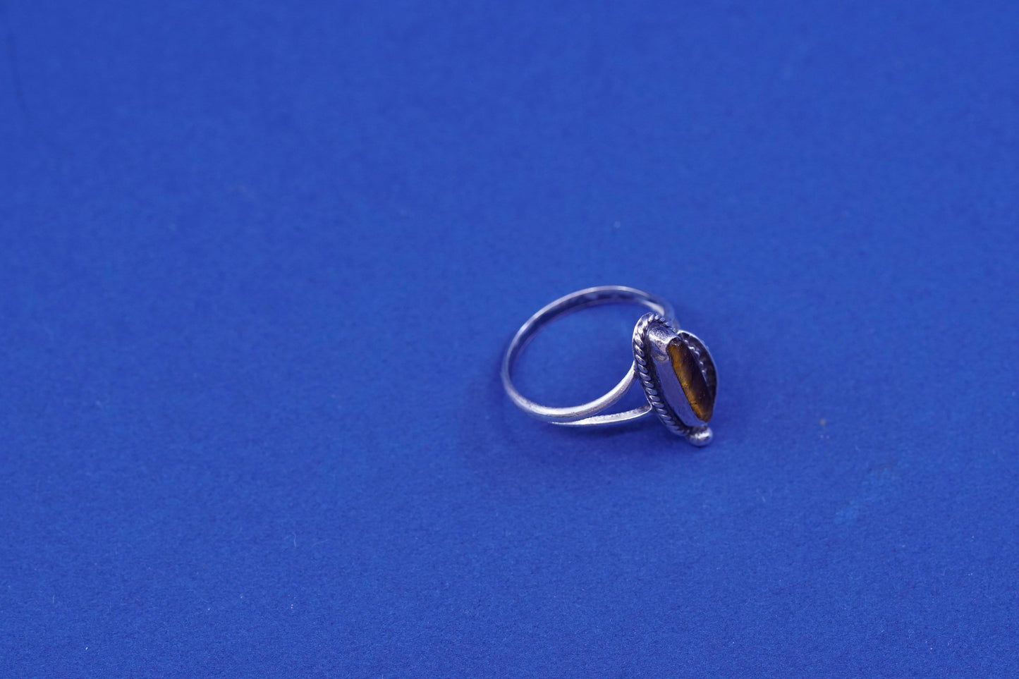 Size 7, vtg Sterling 925 silver handmade ring with golden tiger eye and leaves