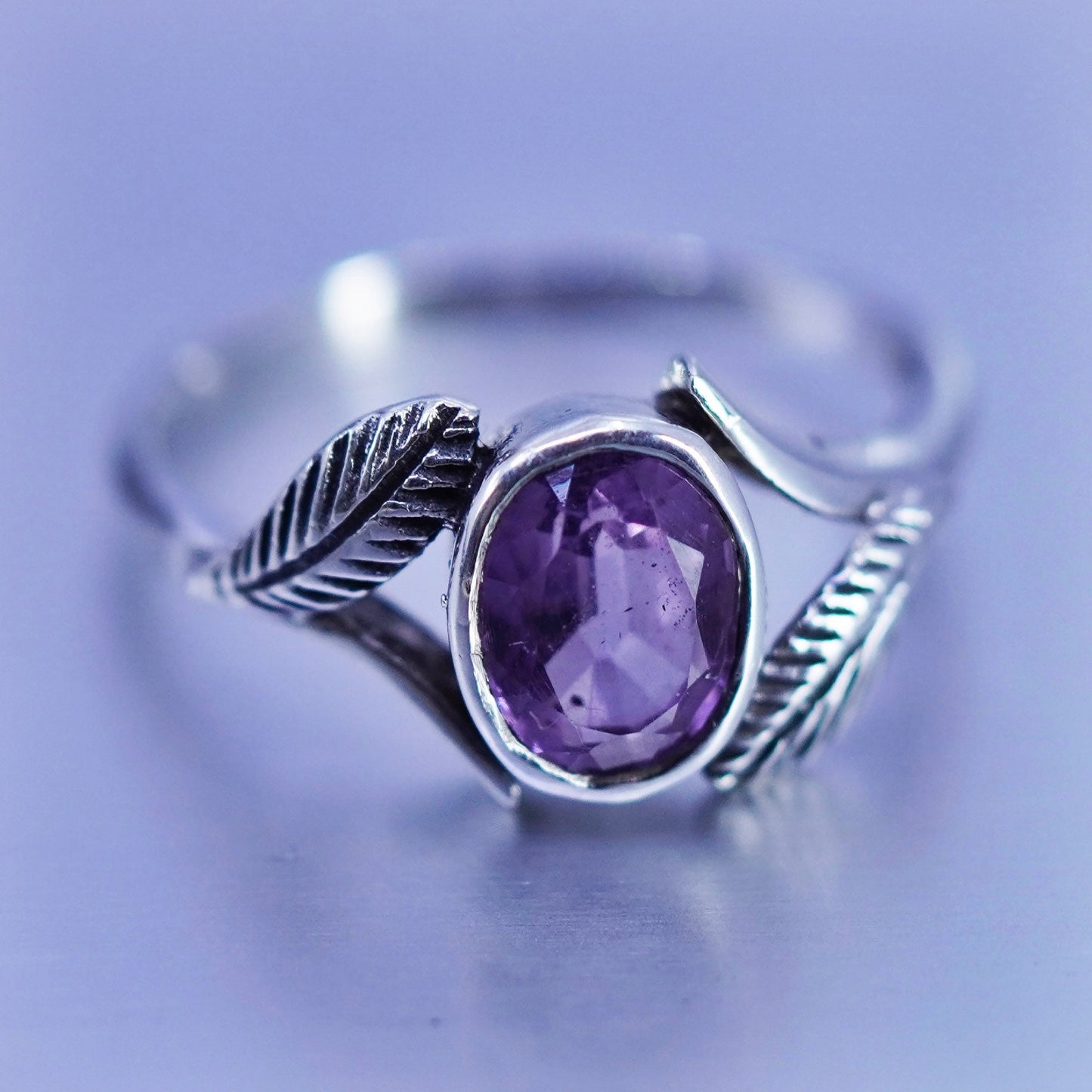 Size 7, vintage Sterling 925 silver handmade ring with amethyst and leaves