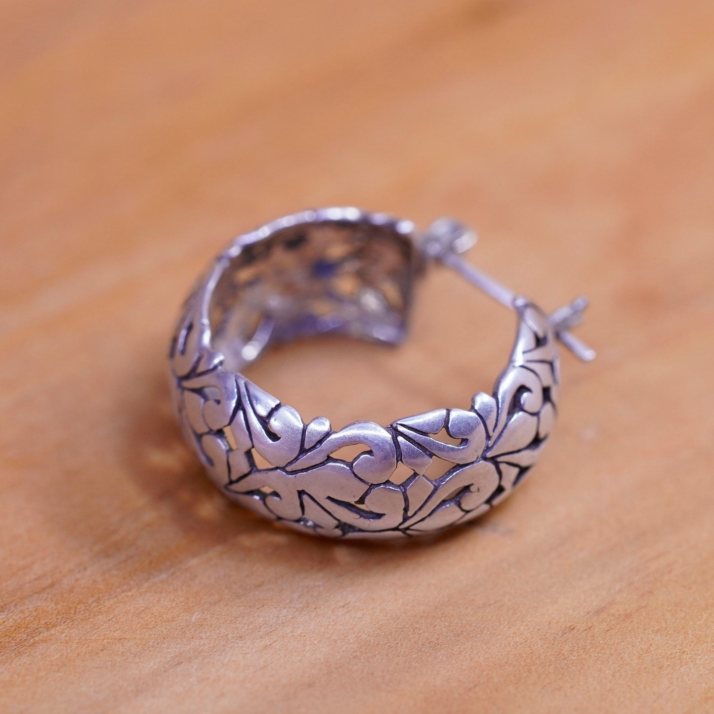 0.75”, vintage Jezlaine Sterling silver filigree hoop earrings, 925 huggie
