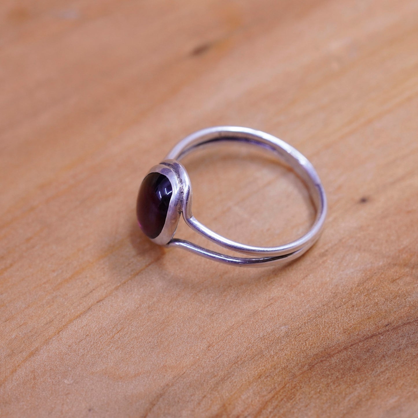 Size 8.5, vintage Sterling 925 silver handmade ring with garnet