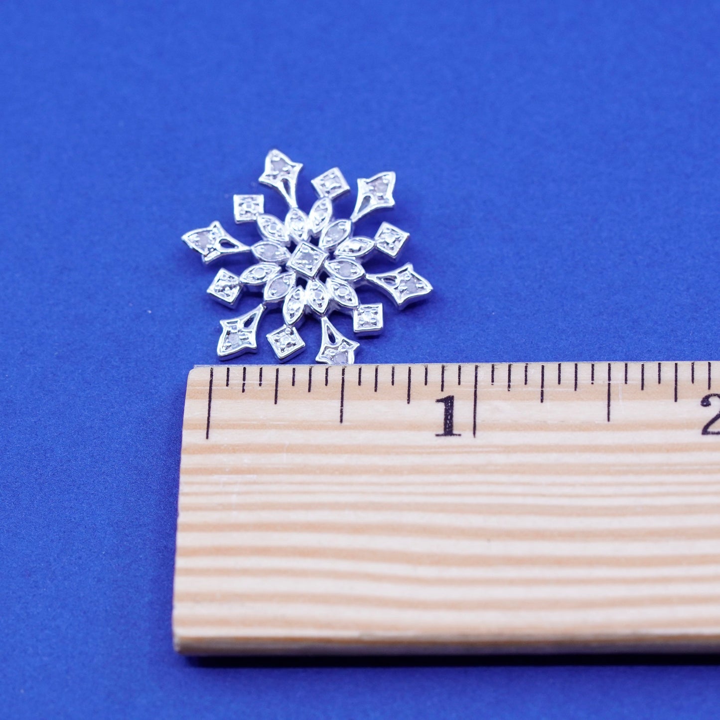 Vintage Sterling 925 silver snowflake pendant with genuine diamond