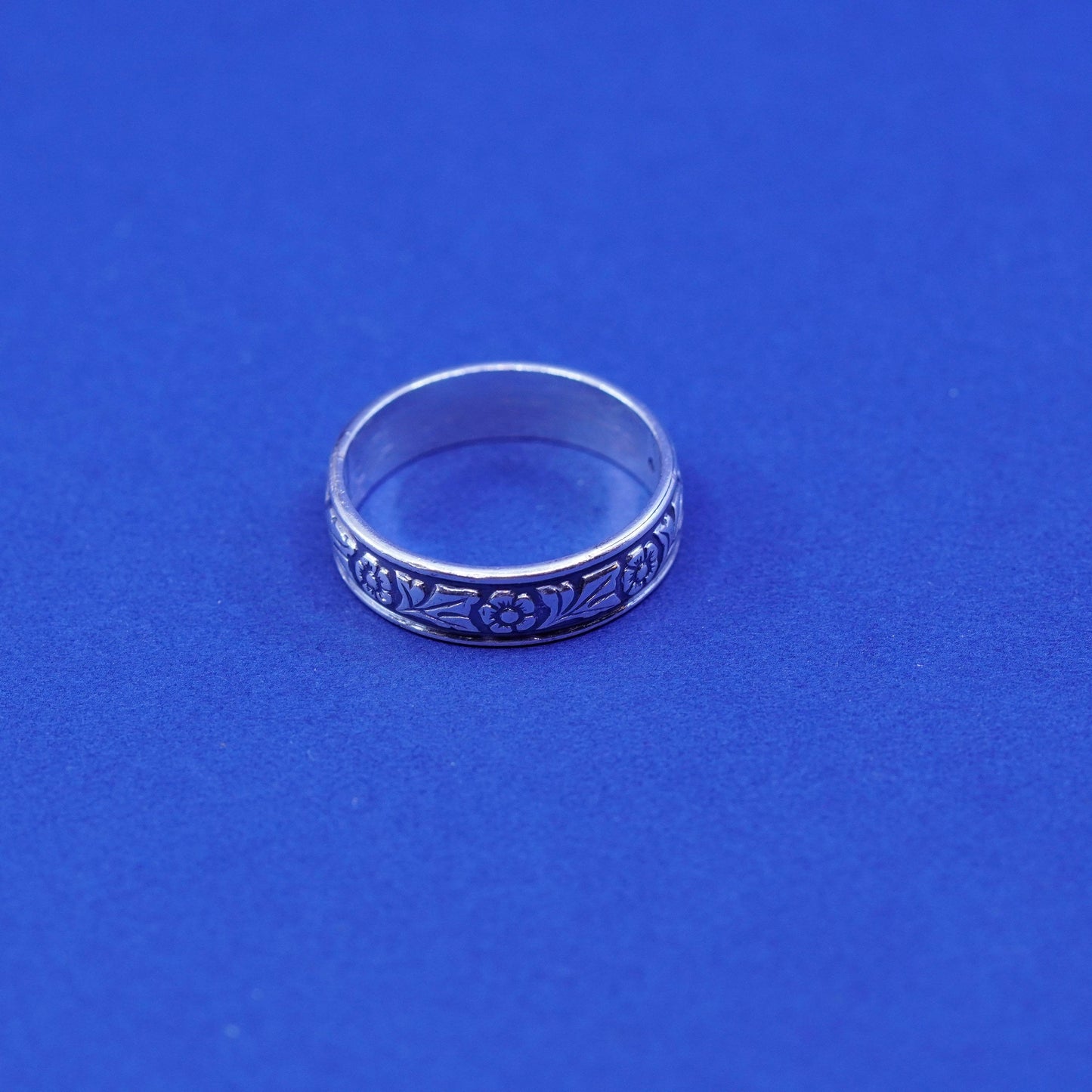 Size 10, vtg wheeler Sterling silver handmade ring, 925 band w/ flower relief
