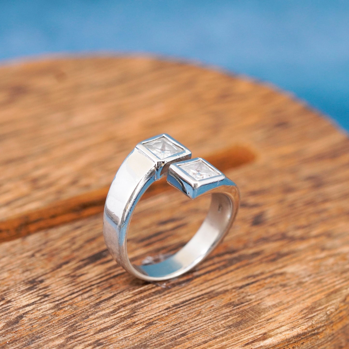 Size 7.25, vintage Sterling 925 silver band ring with square cz details