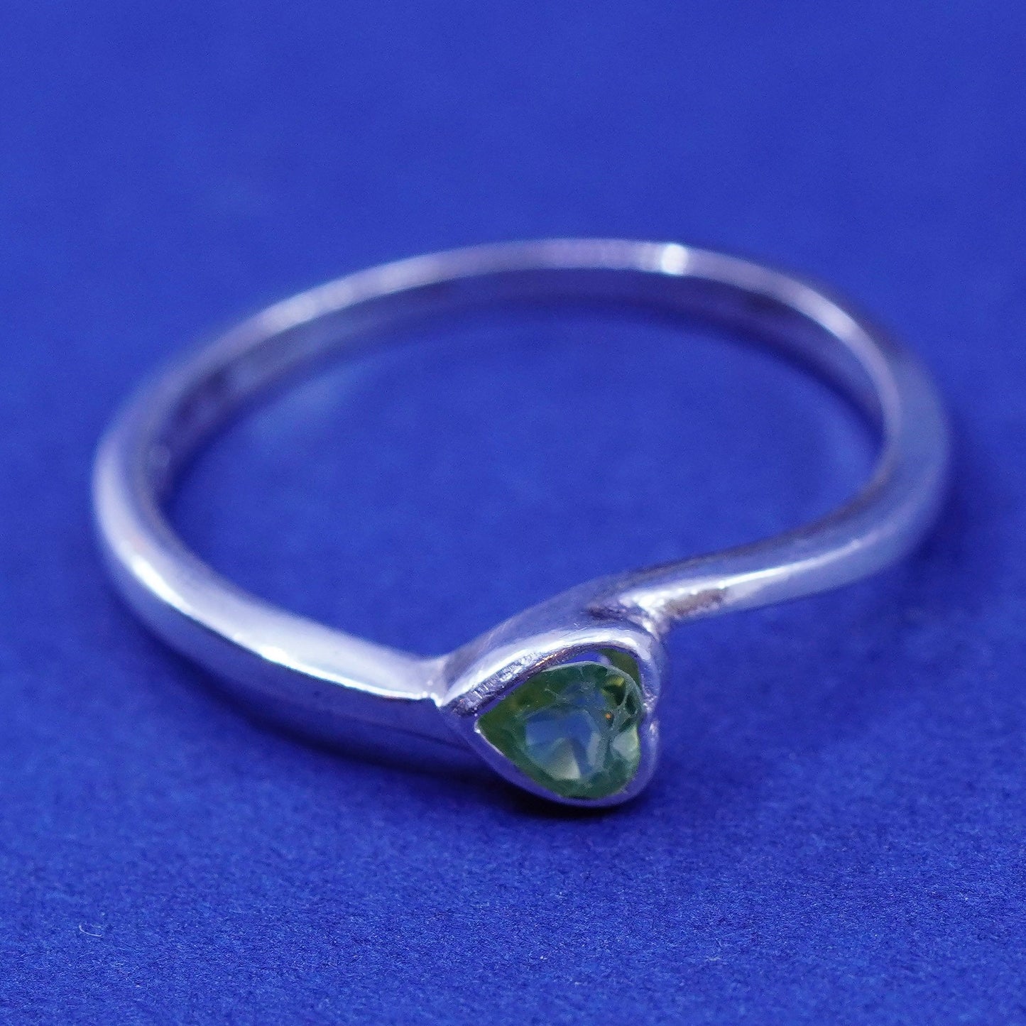 Size 8.25, vintage Sterling silver ring, 925 stackable band with peridot heart