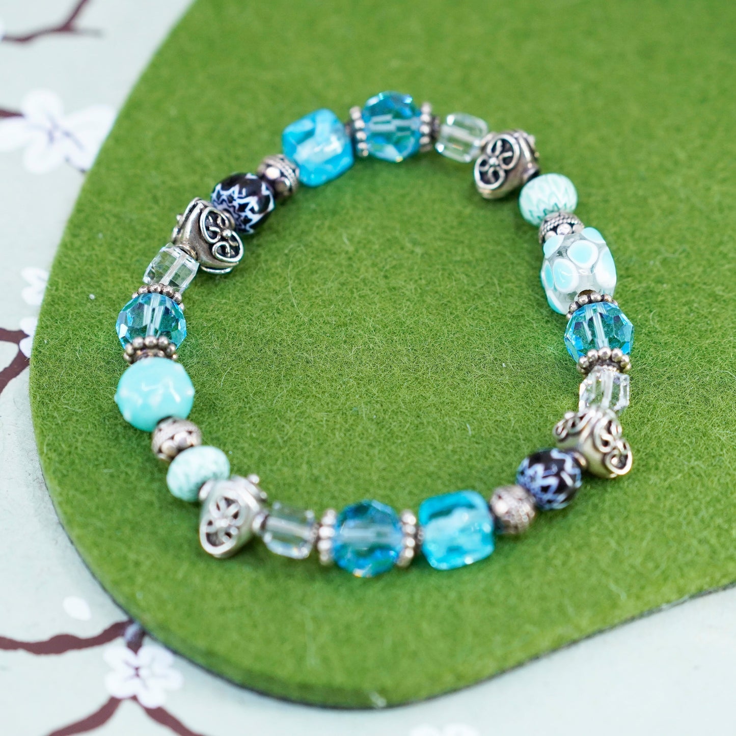 7.5”, Vintage handmade elastic silver tone bracelet with glass beads