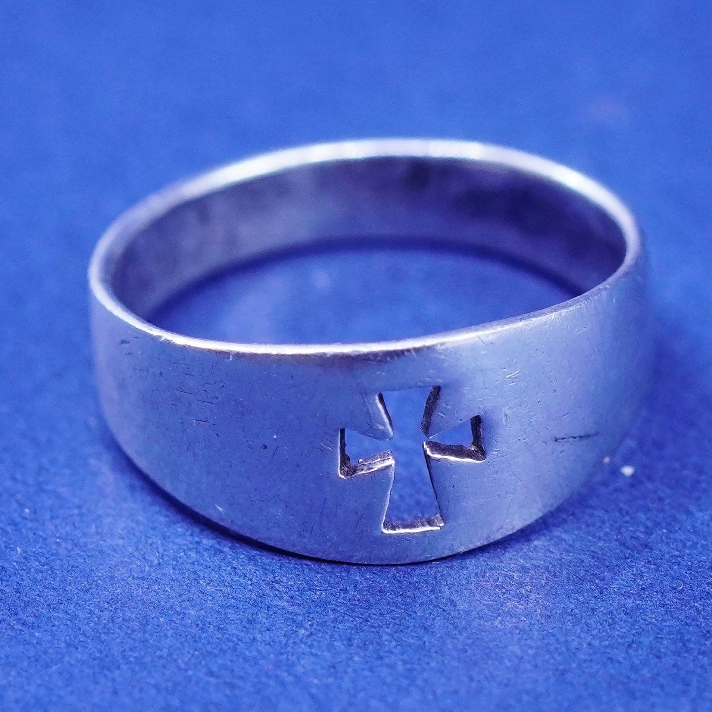 Size 5.75, vintage sterling silver handmade ring, 925 band with cross cut out