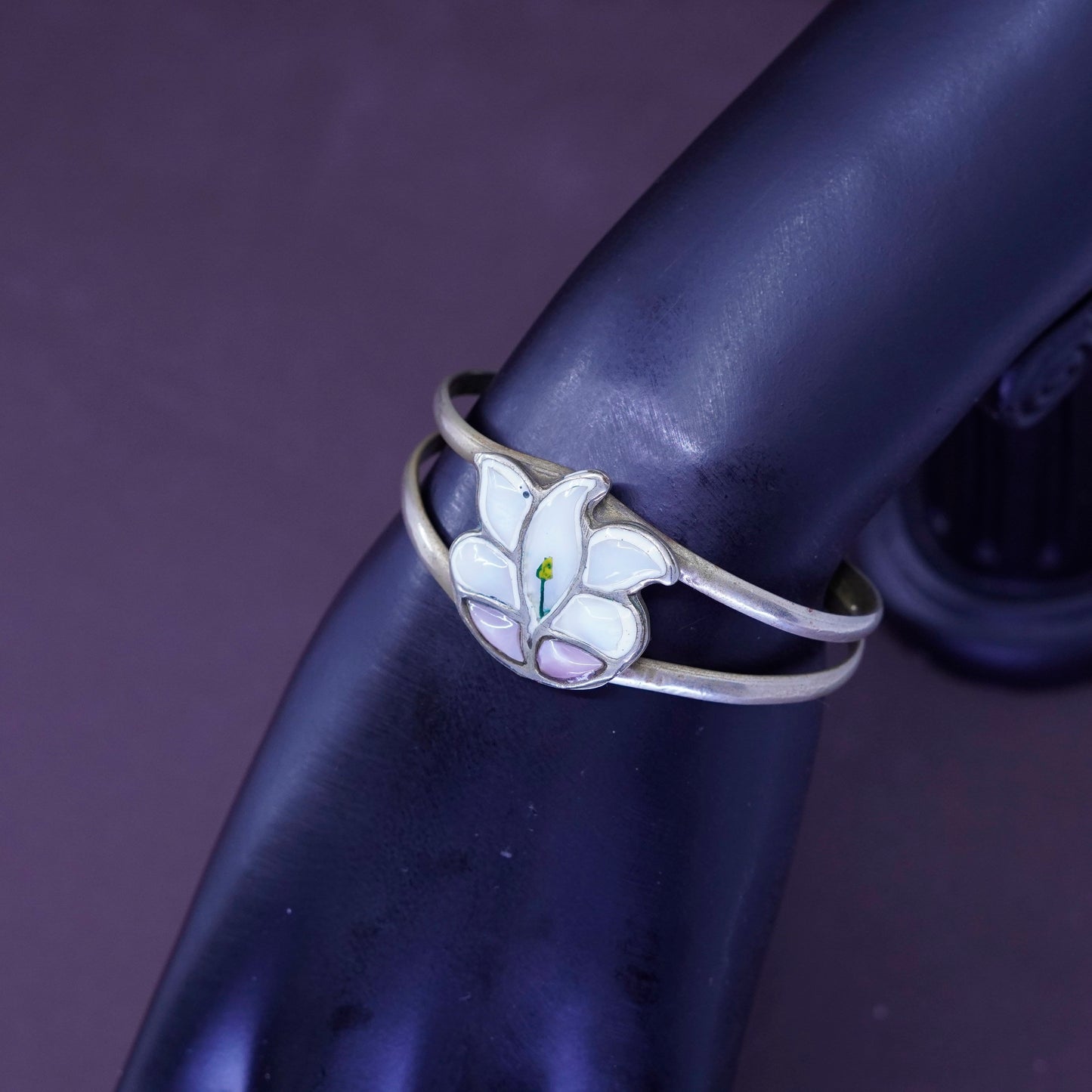 5.5”, vtg mexico alpaca silver handmade bracelet with mother of pearl flower