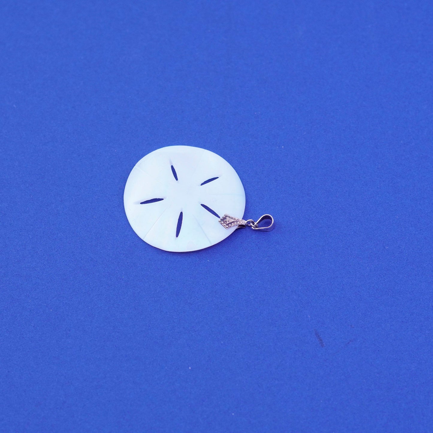 Vintage sterling 925 silver handmade pendant with sand dollar mother of pearl