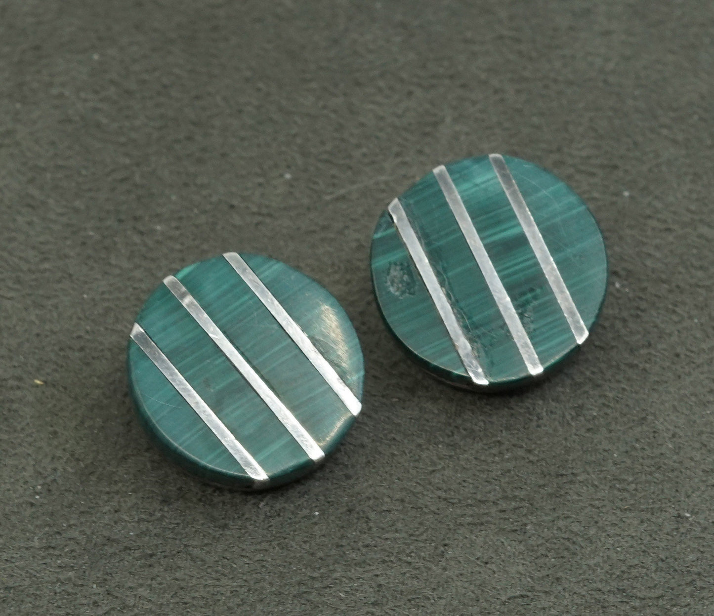0.75”, vtg Sterling silver handmade clip on w/ malachite, Mexico 925 earrings