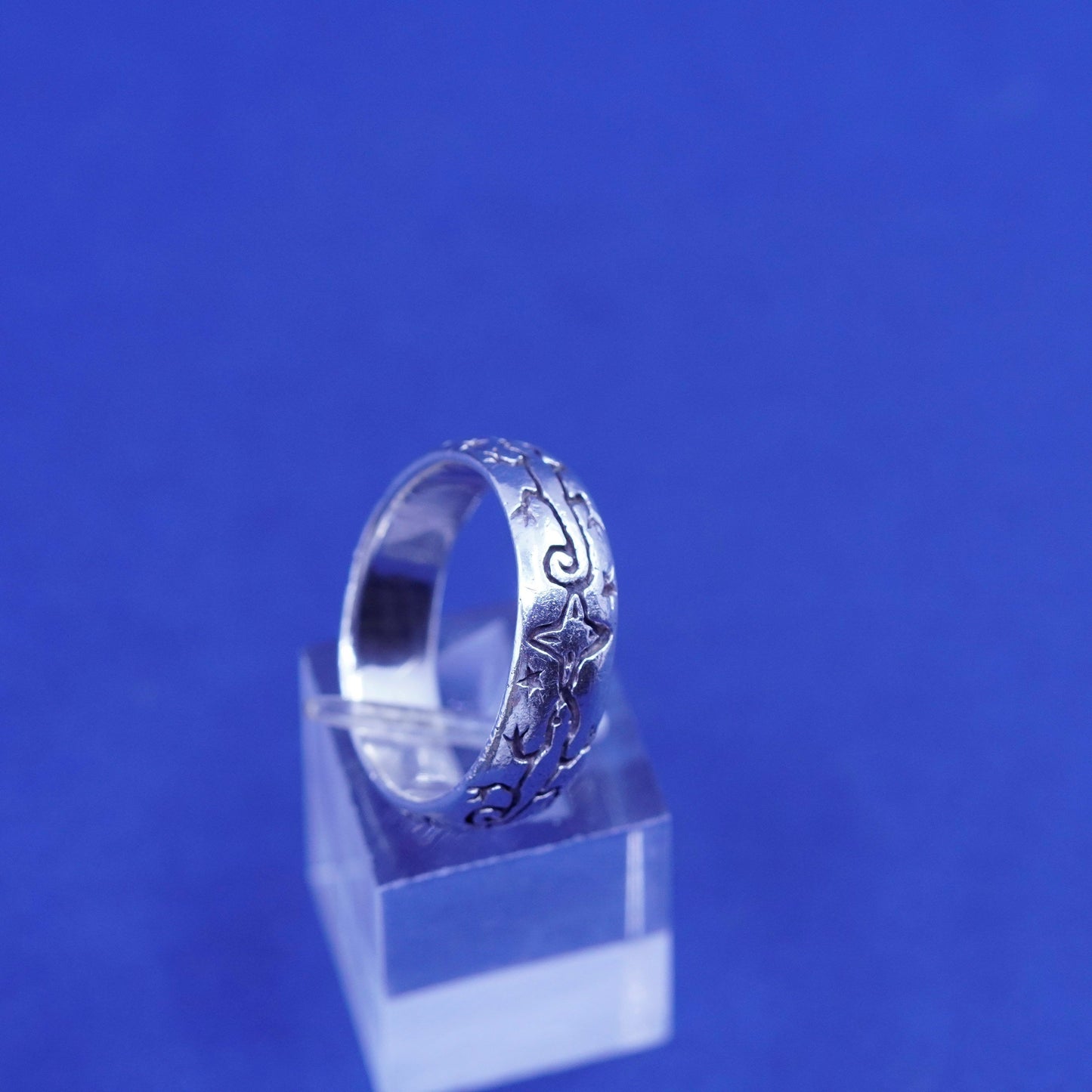 Size 9, vintage sterling silver handmade ring, 925 wide band embossed lizard