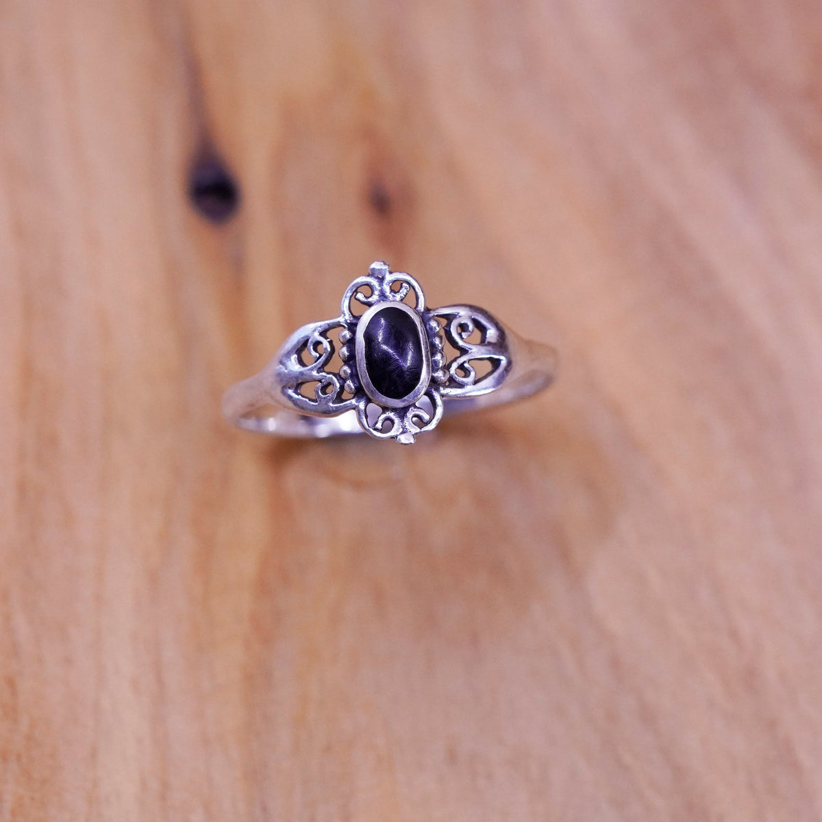 Size 9, vintage Sterling 925 silver handmade ring with oval onyx