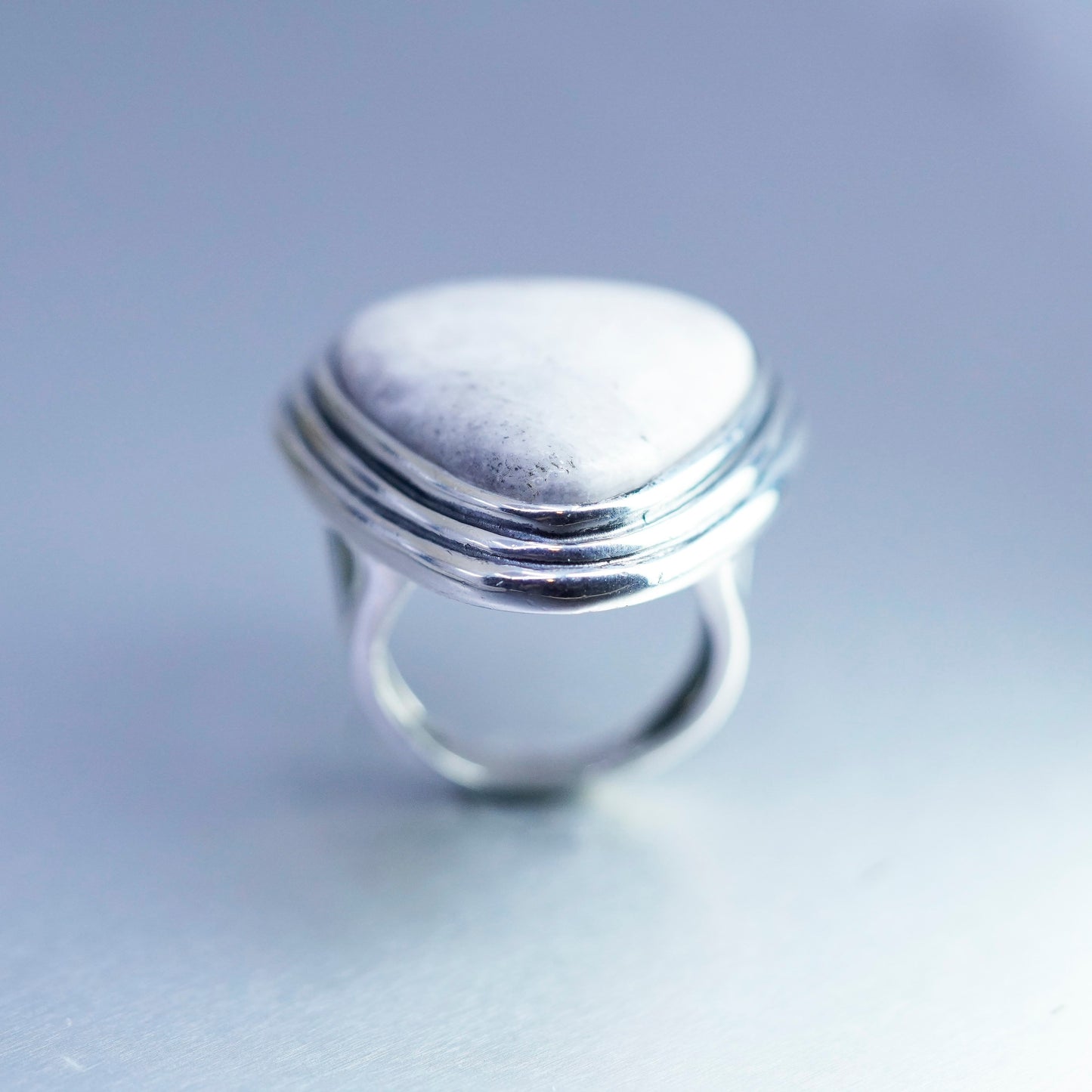 Size 5, vintage Sterling 925 silver handmade ring with triangular howlite