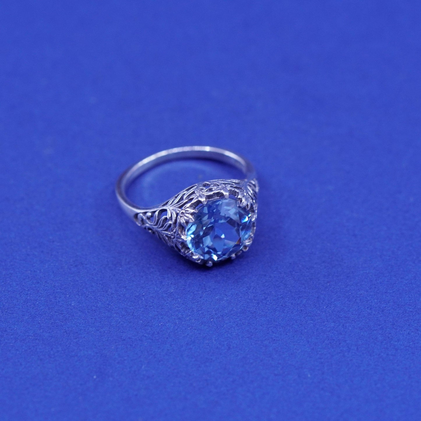 Size 8, Sterling 925 silver handmade ring with topaz- an dandelion flower base